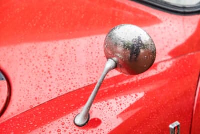 スバル 360 ヤングSS:サイドミラーなどが通常モデルとは異なる専用ディテール