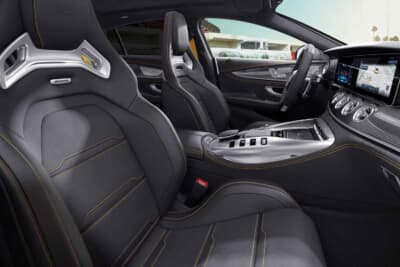 メルセデスAMG GT63 S E PERFORMANCE Final Edition:AMGパフォーマンスシートにイエローシートベルトを組み合わせたキャビン