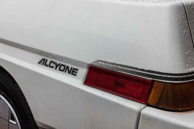 スバル アルシオーネ：サイドのデカールも残っている