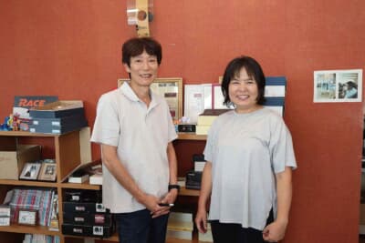 アミューズの岡本泰治代表(左)、岡本由美子会長(右)。カーオーディオとカーセキュリティ専門店を福山に拠点を構えて20年。岡本さんご夫婦がユーザーの希望をしっかりとサポート