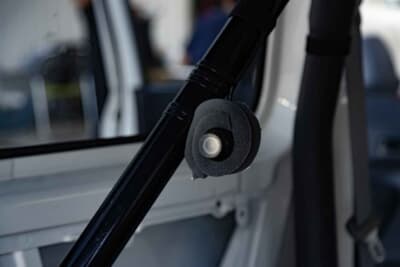 ダイハツ ミラ:カメラもできるだけ小型で軽量なタイプを使う。本体に巻き付けたパッドは振動の対策か