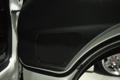 カロッツェリア・17cmセパレート2ウェイスピーカー( TS-C1740S)のウーファーをハイエース専用インナーバッフル(UD-K5311)でフロントドアの純正スピーカーの位置に装着