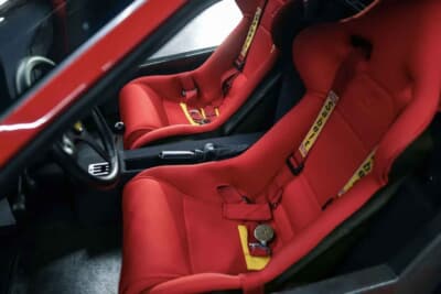 300万ユーロ～320万ユーロ（邦貨換算約5億3000万円〜約5億6500万円）で現在も販売中のフェラーリ「F40」（C）Courtesy of Broad Arrow