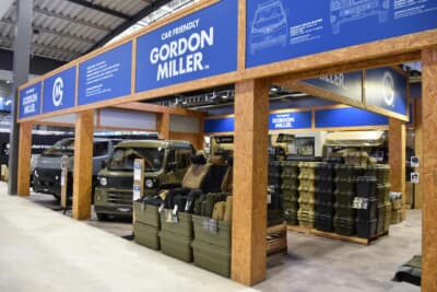 『GORDON MILLER』ブースも設置されデモカー展示やオリジナル品の販売が行われていた
