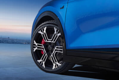 アルピーヌA390GTS:GTSが履く21インチホイール6スリットスポークにモダナイズドされたデザインを採用