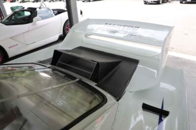 ポルシェ 930ターボ モビー ディック:インタークーラー用のダクトをリヤフードに備えている