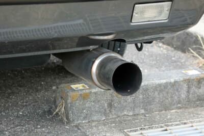 三菱 ランサーEX1800ターボ:マフラーはターボ車ならではの重低音を奏でる極太モデルメーカーは不明である