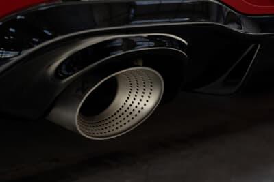 フォルクスワーゲン・ゴルフGTI エディション50:スパルタンなブラック仕上げのテールパイプトリム