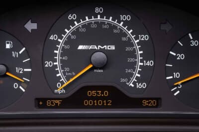 6万4400ドル(邦貨換算約948万円)で落札されたメルセデス・ベンツ「E55 AMG」(C)Courtesy of Broad Arrow