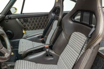 85万ドル~110万ドル(邦貨換算約1億2510万円~約1億6190万円)現在も販売中のRUF「カレラ 3.4 ゴールドフィンガー」C)Courtesy of Broad Arrow