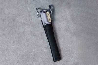 ホーネット防犯カメラ:出先からでもアプリでリアルタイムに状況確認できるAI防犯カメラ&純正クラクションをテコの原理で鳴らすアナログなハンドルロックも推奨する