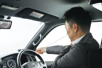 カロッツェリア楽ナビ(AVIC-RF722-DC):リスナーの耳からスピーカーまでの距離はメジャーなどで計測