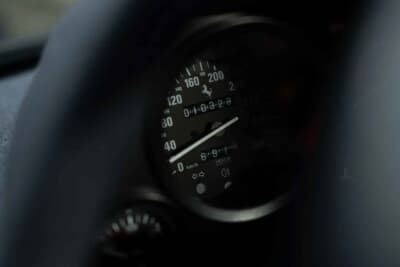 300万ユーロ～320万ユーロ（邦貨換算約5億3000万円〜約5億6500万円）で現在も販売中のフェラーリ「F40」（C）Courtesy of Broad Arrow