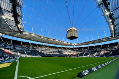 試合前のドイチェバンク・パークのピッチの様子。この後、雹混じりの雨が降るとは誰も予想していませんでした