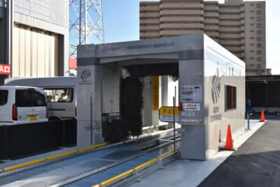 純水洗車機と純水洗車場を完備。純水を使用したこだわり派のための洗車場をオープンさせた