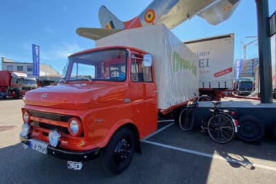 ジンスハイム・ミュージアム:オペルのトラックを初めて見ました。オレンジ色が可愛いです