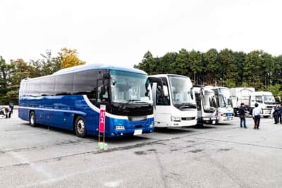 商用車ミーティングのバスエリア