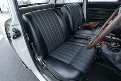 プリンス スカイライン 2000GT-A:ビニールレザーのシートには、ほつれはもちろん破れのない極めて良好な状態を保っている