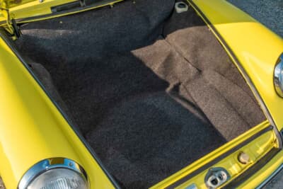 9万7440ドル（邦貨換算約1440万円）で落札されたポルシェ「911T 2.4」（C）Bonhams