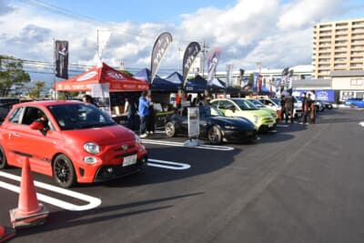 オープニングイベントでは、HKSやエンドレス、グラージオ＆シーオーなどの人気ブランドの出展が行われていた