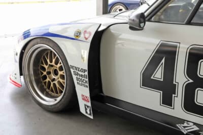 ポルシェ 930ターボ モビー ディック:本物は横幅2m以内に収まっているが、このマシンは2m強。かなり横幅を広く設計している