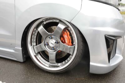 スズキ ワゴンRスティングレー:大口径17インチのSSR/MS1Rホイールを装着する