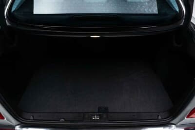 6万4400ドル(邦貨換算約948万円)で落札されたメルセデス・ベンツ「E55 AMG」(C)Courtesy of Broad Arrow