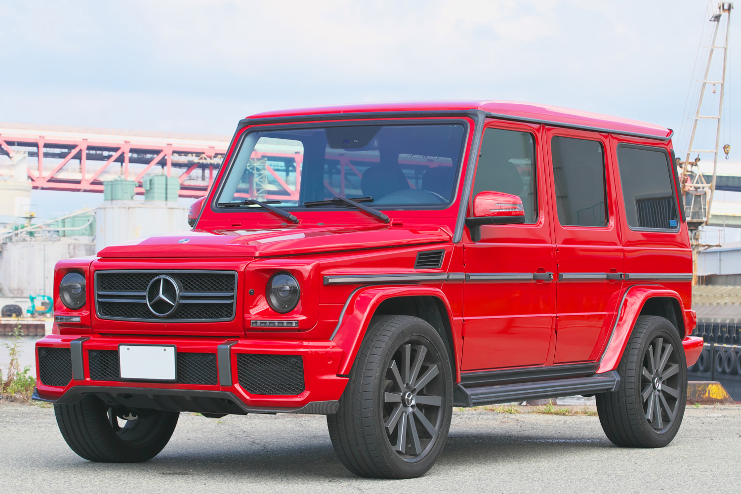 艶やかな赤いボディへ全塗装！メルセデス・ベンツ「Gクラス」の象徴を