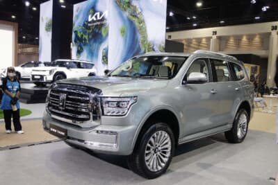 バンコク国際モーターショー2025:中国GWMのTANK。同じ車名ながらこちらはランクル300系風のフォルム