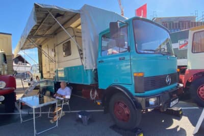 ジンスハイム・ミュージアム:キャンピングトレーラーを載せているトラックを、ちょくちょくお見掛けしました