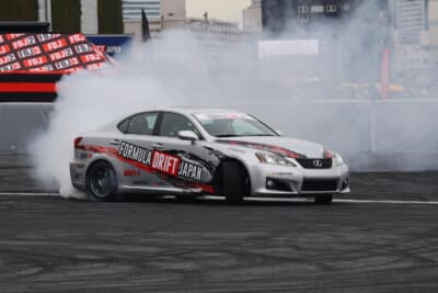 同乗走行はアリストで行われた