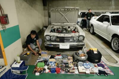 松戸駅前地下駐車場が2日間クラシックカー博物館へ様変わり国内外の名車120台が並ぶ
