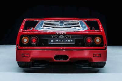 300万ユーロ～320万ユーロ（邦貨換算約5億3000万円〜約5億6500万円）で現在も販売中のフェラーリ「F40」（C）Courtesy of Broad Arrow