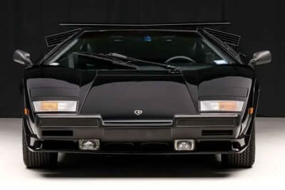 80万ドル~90万ドル(邦貨換算約1億1774万円〜1億3246万円)で現在も販売中のランボルギーニ「カウンタック 5000QV」C)Courtesy of Broad Arrow