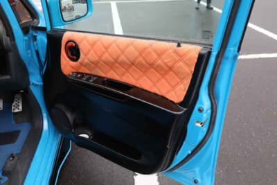 ホンダ ライフ:内外装ともに、ドレスアップカーとチューニングカーならではのスポーティ感を演出する仕様として作り込んでいる