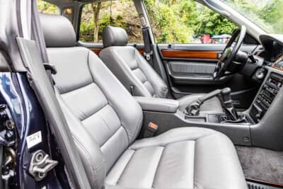 アキュラ ビガー：シートはレザー仕様で高級グレードのGSとなっている