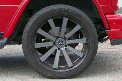 G320：22インチのアルミホイールを装着するとブレーキディスクが小さく見える