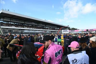 スタートグリッドは人が多すぎて、写真を撮るのも大変です