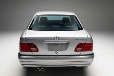 6万4400ドル(邦貨換算約948万円)で落札されたメルセデス・ベンツ「E55 AMG」(C)Courtesy of Broad Arrow