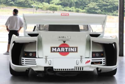 ポルシェ 930ターボ モビー ディック:ベースとなるサーキットスペックの930ターボがすでに極太のタイヤを装着していたため、ボディをそれに合わせて製作した