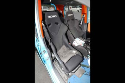 ホンダ ライフ:もともと走り屋だったためシートはレカロに交換。運転席はフルバケ、助手席はセミバケをセット