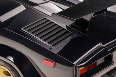 80万ドル~90万ドル(邦貨換算約1億1774万円〜1億3246万円)で現在も販売中のランボルギーニ「カウンタック 5000QV」C)Courtesy of Broad Arrow