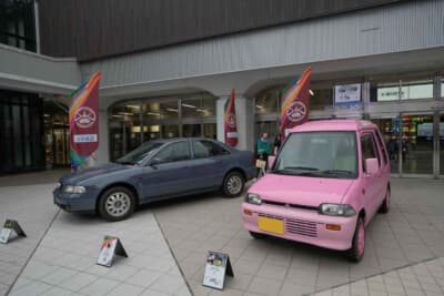 アニメ映画「千と千尋の神隠し」「崖の上のポニョ」の劇中に登場した2台を展示。またステージでは、同映画ほかジブリ作品のプロデューサー奥田誠治さんのトークショーも行われた