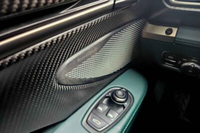 アストンマーティン ヴァンキッシュ:15個のスピーカーを備えたBowers & Wilkinsオーディオシステムが搭載