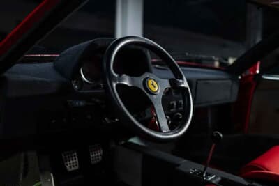 300万ユーロ～320万ユーロ（邦貨換算約5億3000万円〜約5億6500万円）で現在も販売中のフェラーリ「F40」（C）Courtesy of Broad Arrow