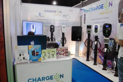 バンコク国際モーターショー2025:タイはBEVへの優遇措置があり、一気に台数が増えた。その影響もあって、家庭用の充電器の展示も豊富だ