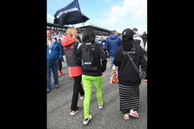 中国のAMG VIPツアーでしょうか。スタートグリッドでは数多くの中国人を見かけました