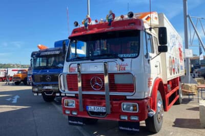 ジンスハイム・ミュージアム;このトラックの運転手さんはどうやらサッシャさんのようです。ヨーロッパのトラック運転手さんは、自分のネームプレートをフロントガラスに掲げているのをたまに見掛けます