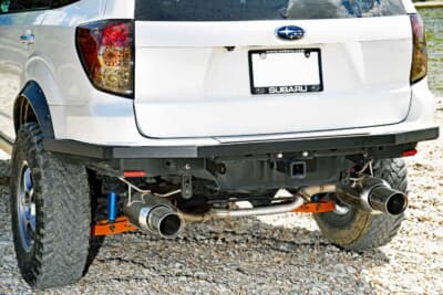 スバル フォレスター：撮影時にはつけていないが、オリジナルのヒッチに装着できる網かご型のトレーを装備できる。子どもが乗れるペダルカーくらいが積載できる大きさだ