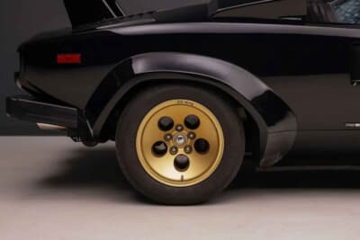 80万ドル~90万ドル(邦貨換算約1億1774万円〜1億3246万円)で現在も販売中のランボルギーニ「カウンタック 5000QV」C)Courtesy of Broad Arrow